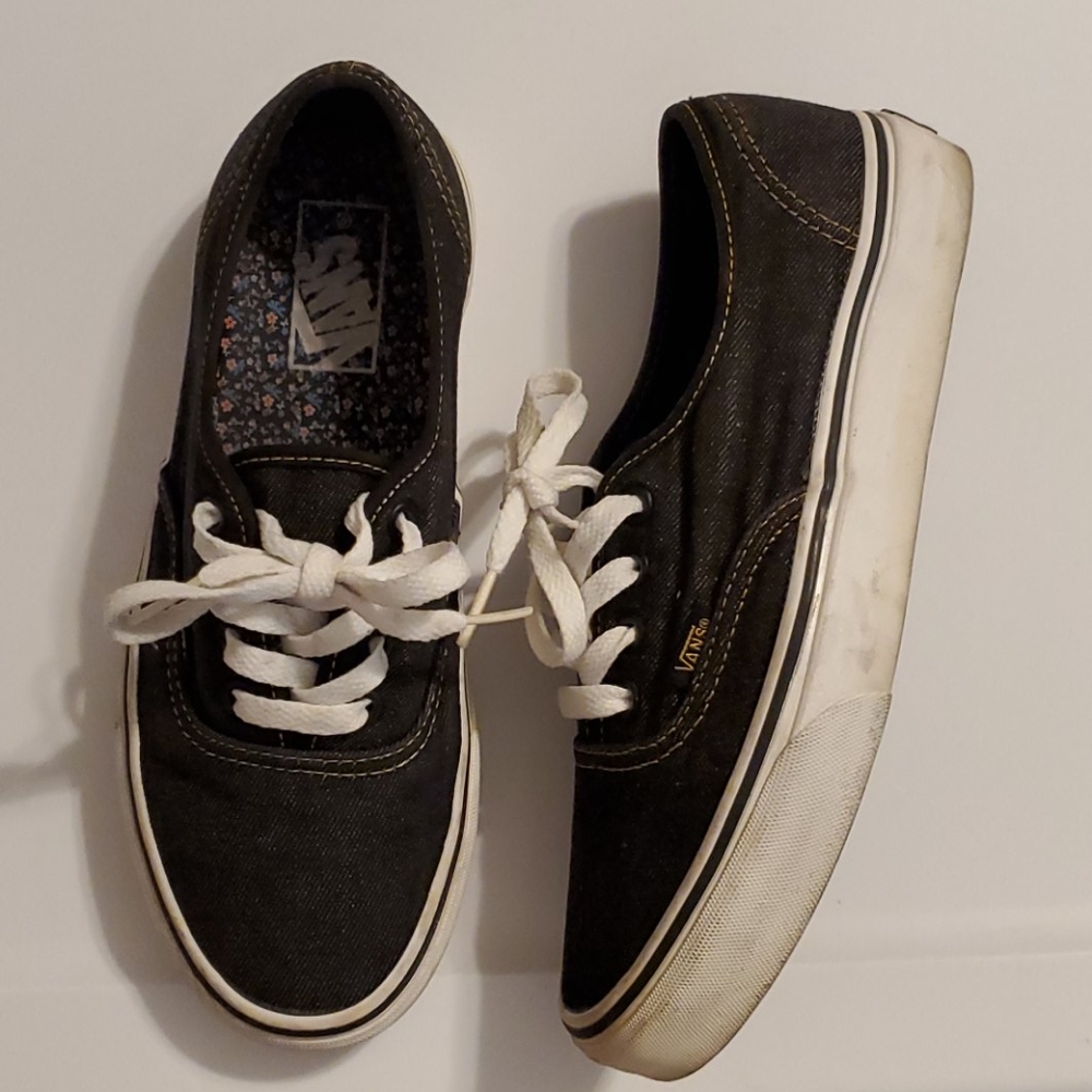 Vans - Picture 2 of 8